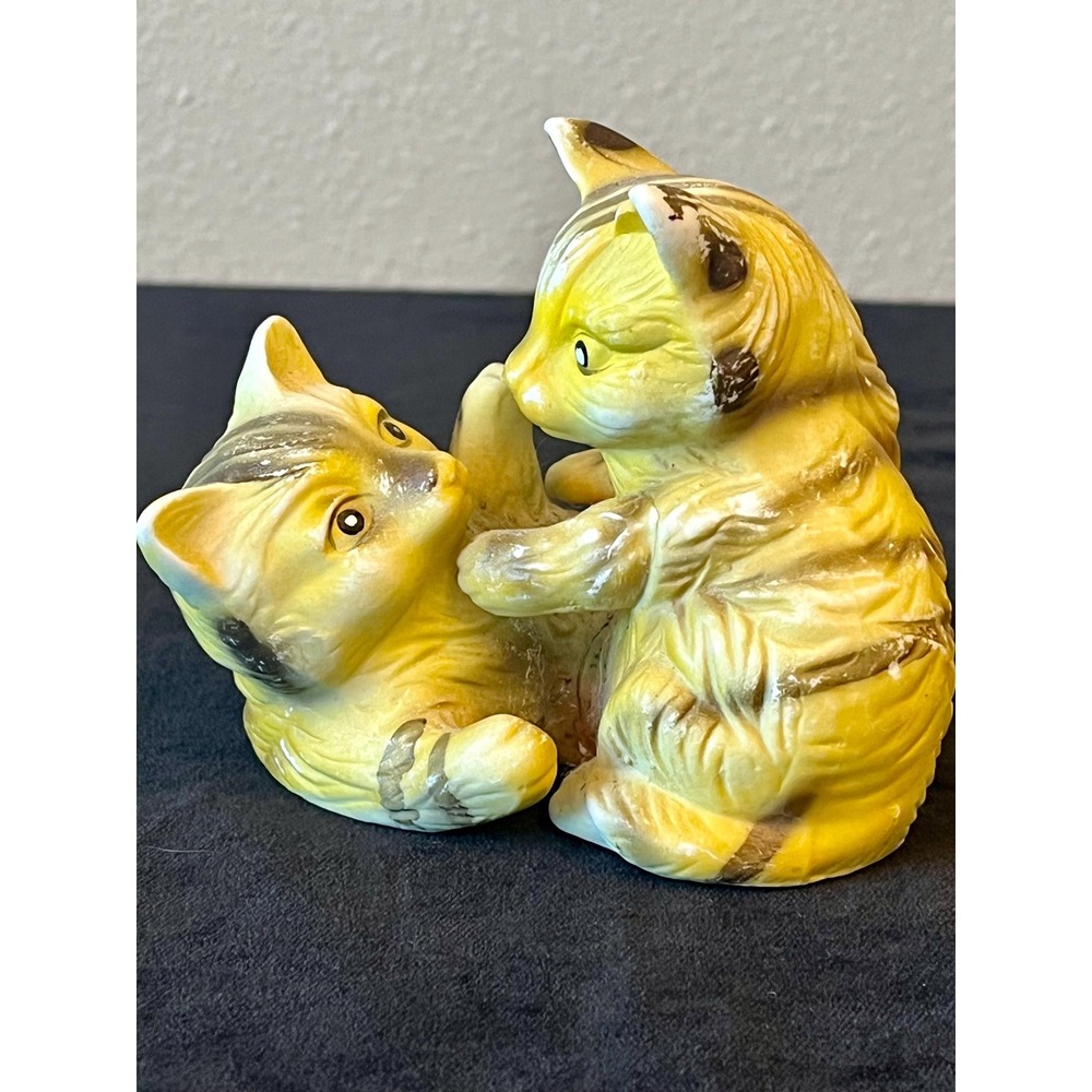 Vintage Artmark Japan Fighting Cats Ceramic Figurine Playful Kittens MCM Kitsch